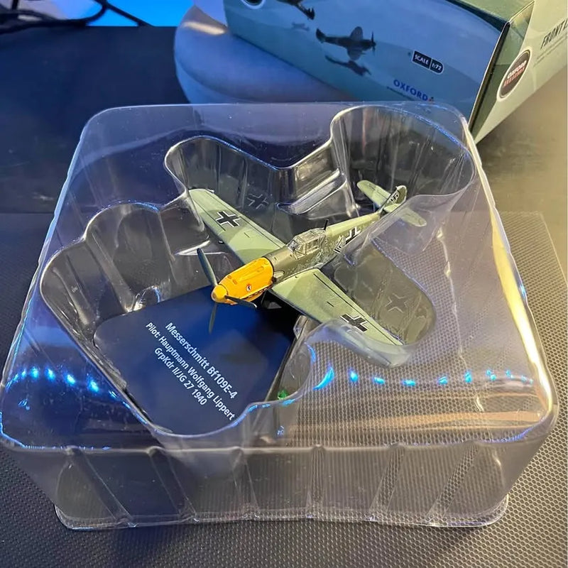 Diecast airplane model in clear plastic blister with molded base