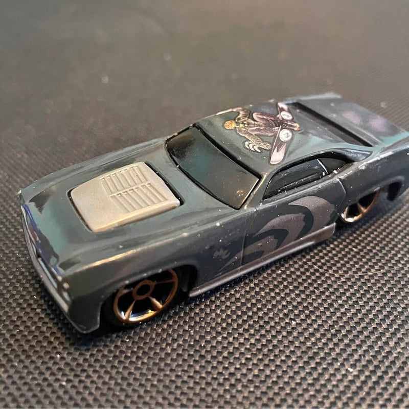 Maisto Dodge Challenger diecast toy car, dark finish with black wheels.