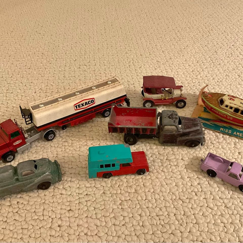 Vintage diecast metal vehicle set with trucks and cars, including Texaco cream and red.