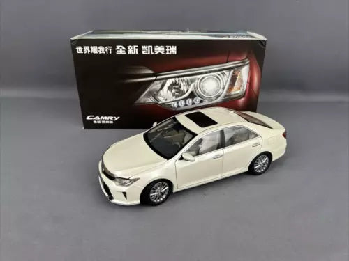 1/18 scale diecast 2014 Camry model car, pearl white, with detailed front grille