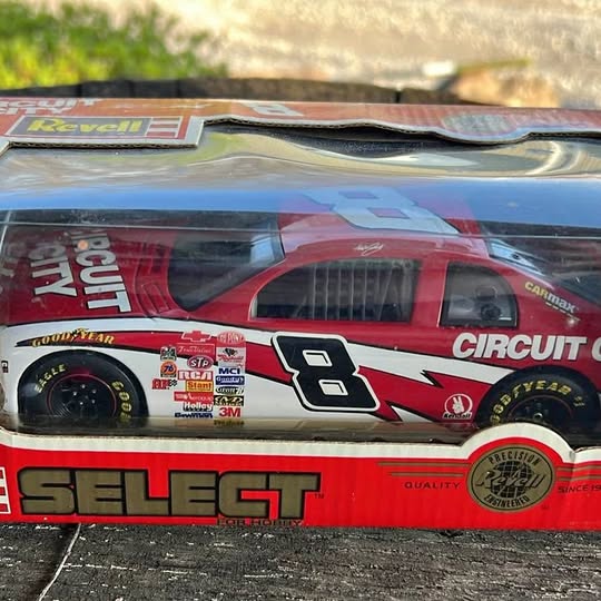 Red and white #8 1:24 diecast race car with Circuit graphics and Select logo
