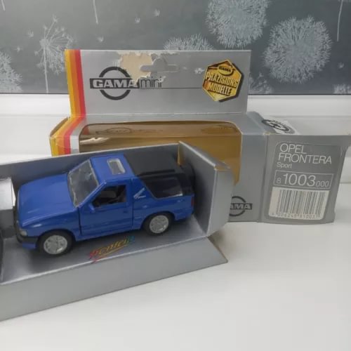 Blue 1:43 scale diecast model SUV/van in display box, Opel Frontera Sport