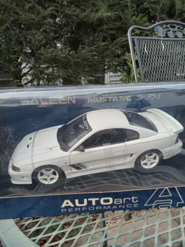 White 1:8 scale diecast Mustang Saleen sports car with black hood and wheels