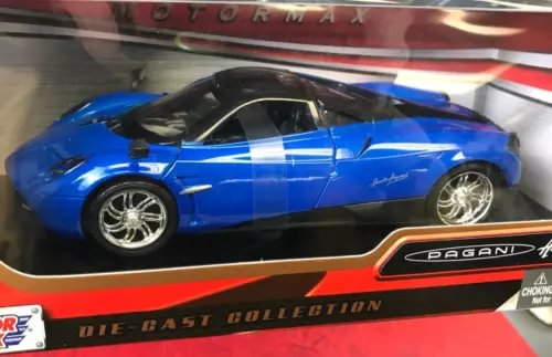 Motormax Pagani Huayra 1:24 diecast car, blue, side view inside box