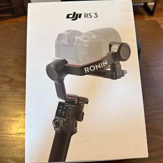 DJI RS 3 Ronin handheld gimbal stabilizer box