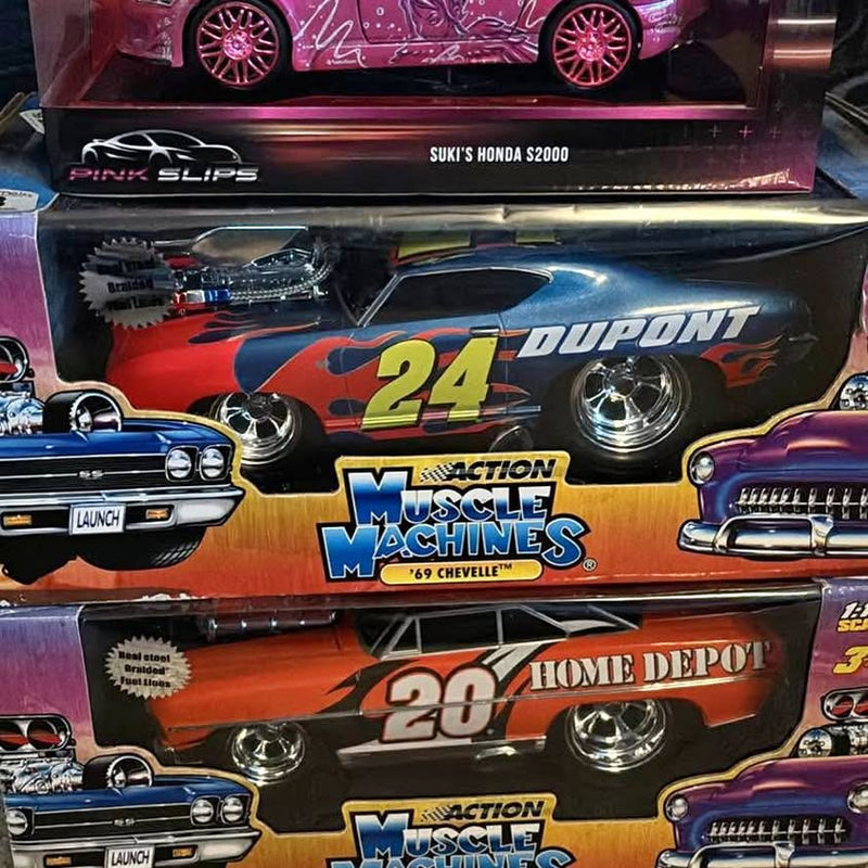 Diecast muscle car toy with blue body and '24' Dupont graphics, front wheels