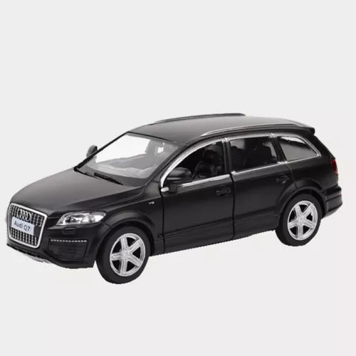 1/36 scale Audi Q7 black diecast model car with silver wheels, front three-quarter view