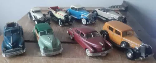 Diecast car model lot of 8 American cars, assorted colors, detailed vehicles