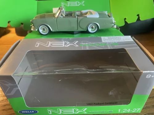 Green 1:24 scale diecast Packard car model in display box, clear window