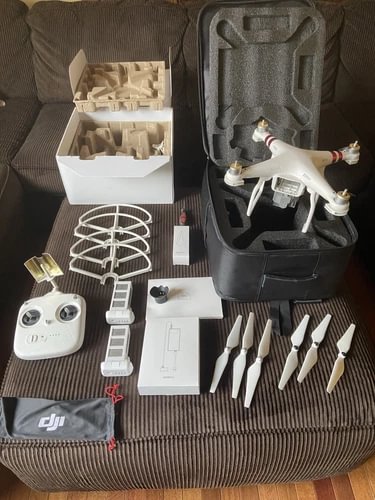 DJI Phantom 3 Standard quadcopter drone with controller, case, spare propellers