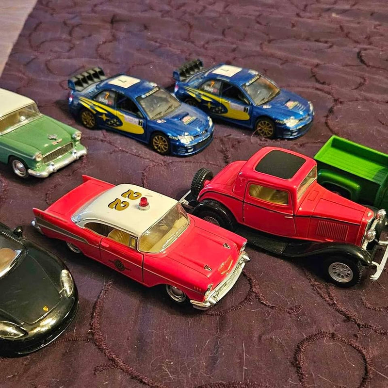1:36 scale diecast car set, five vehicles in blue, green, red, and cream