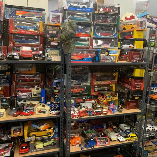 1:18 and 1:24 scale diecast cars on retail display shelf, assorted colors