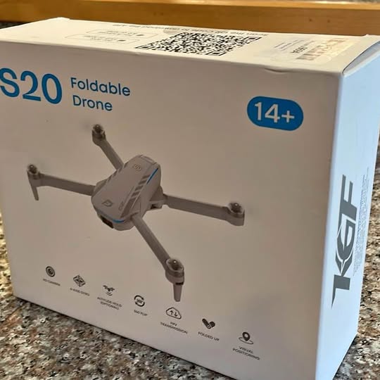 Foldable drone S20 retail box with image of drone and '14+' age marking