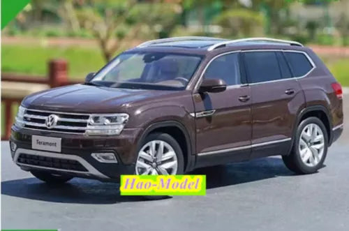 1:18 Volkswagen TERAMONT 2017 diecast SUV model car, brown, front three-quarter view