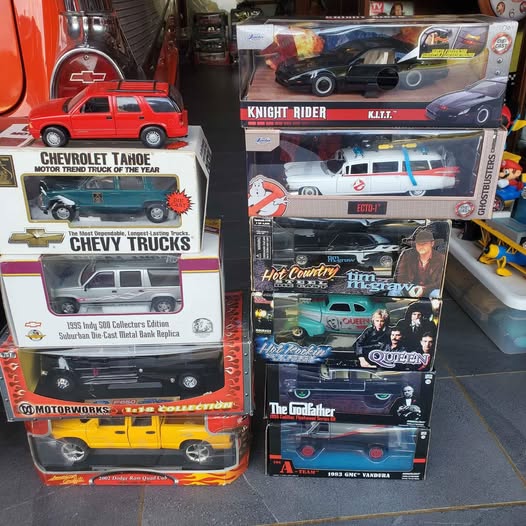 Boxed diecast car models in clear packaging, incl. Chevrolet Tahoe and Knight Rider