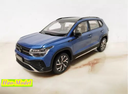 1:18 diecast SUV model car in blue, front three-quarter view
