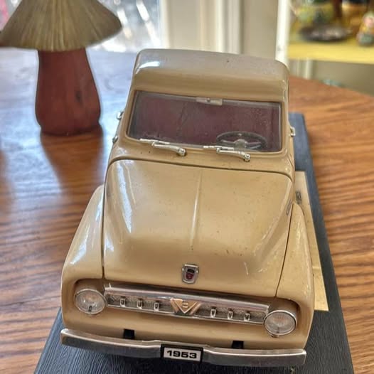 Cream 1953 Ford F-100 pickup truck diecast model, front view with grille and headlights