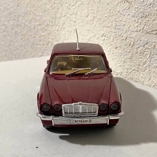 Diecast Jaguar XJ42 saloon model car, burgundy front grille and headlights