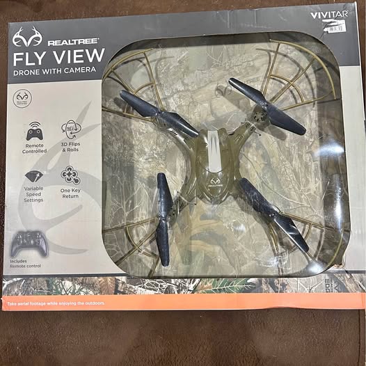 Realtree Fly View drone with Vivitar camera in camo blister packaging