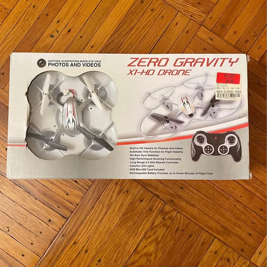 Drone retail box: Zero Gravity X1-HD with features and remote controller illustration