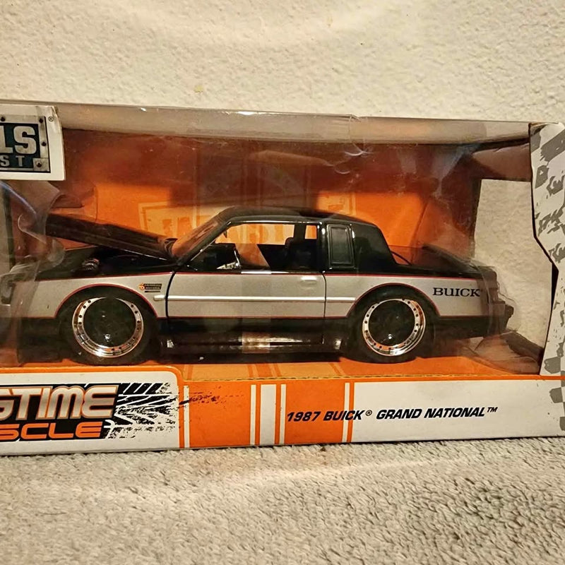1:24 scale diecast 1987 Buick Grand National model car in black and silver