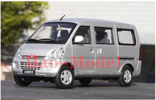 1:18 gray diecast MPV model car, front three-quarter view