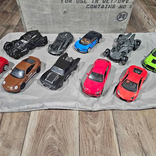 1/24 diecast car set, multiple cars in black, blue, red, green, and orange