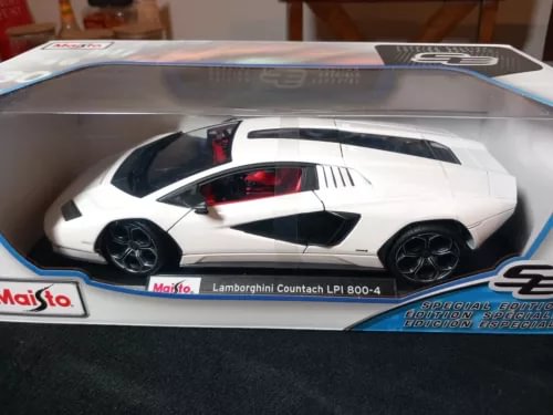 Lamborghini Countach diecast model car, white with black wheels, 1:18