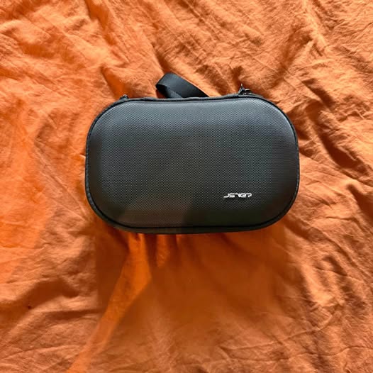 Hard-shell drone case with zipper, dark green-black molded handle