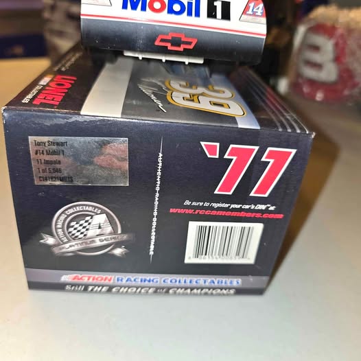 1:24 Tony Stewart #17 diecast car box with Mobil and Action Racing Collectibles