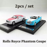 1:64 diecast coupe car set, two-piece with white and blue models on bases