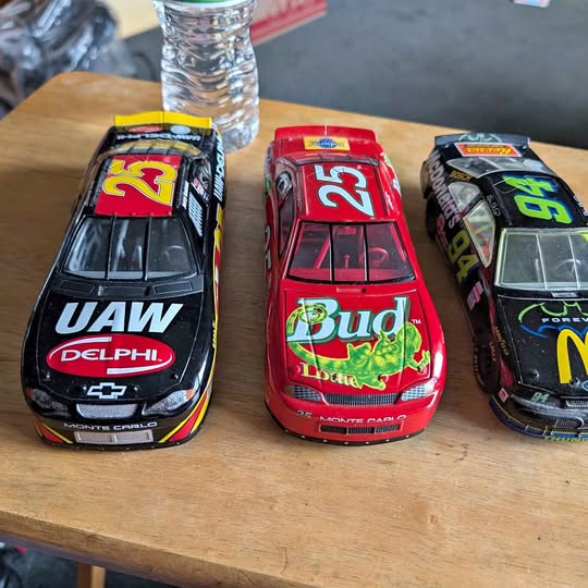 1:24 diecast toy car set, three front-facing cars with race graphics
