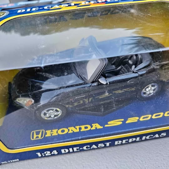 Blue Honda S2000 die-cast car with HONDA logo and 1:24 detailing
