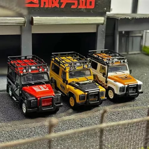 1:64 Land Rover Defender 90 diecast model cars set, three vehicles in dark and yellow.