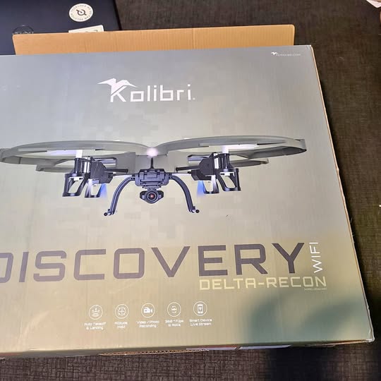Kolibri drone retail box with quadcopter illustration and Discover header