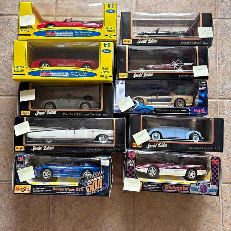 1:18 scale diecast car set in display boxes, assorted colors