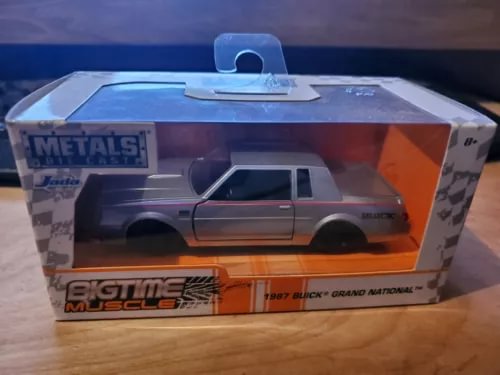 Gray diecast car in retail box, Muscle Machine branding