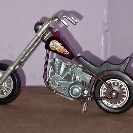 Harley Davidson diecast motorcycle with chrome handlebar and purple seat
