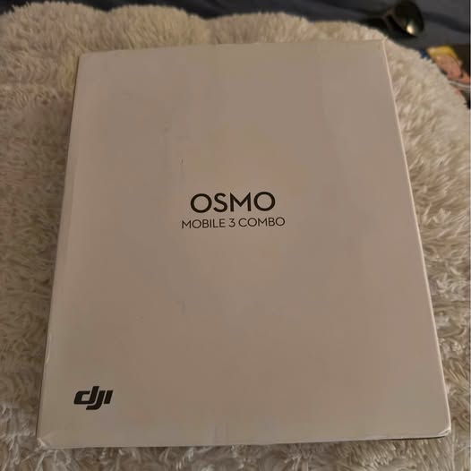 DJI Osmo Mobile 3 Combo box with OSMO MOBILE 3 COMBO and DJI logo