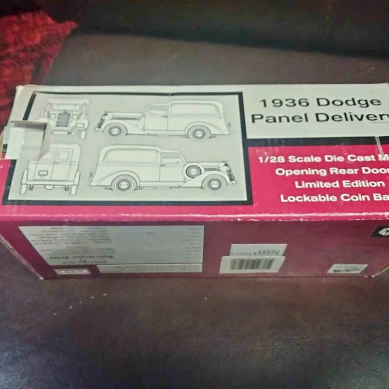 Die-cast delivery van model in retail box, 1/28 scale, opening rear door