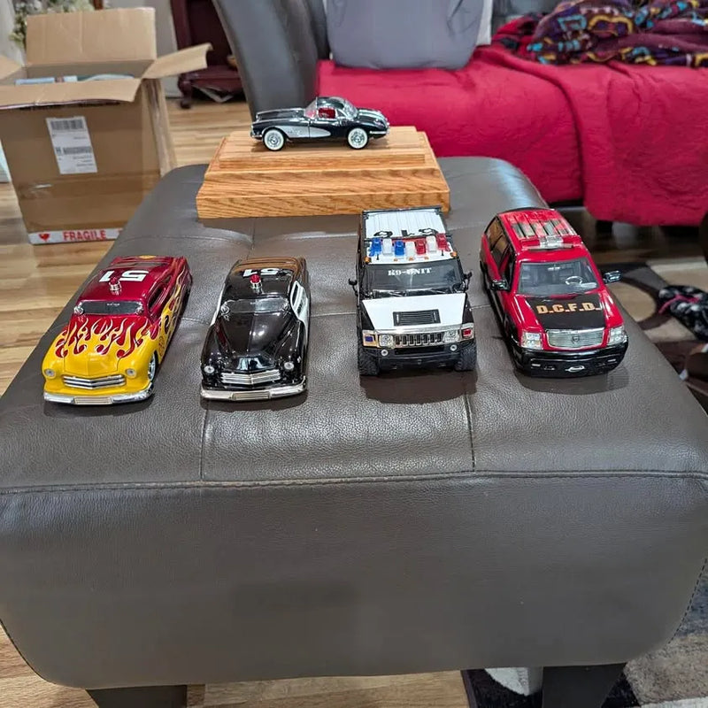 1:24 diecast car set, five detailed cars in red, yellow, black, and blue (front views)