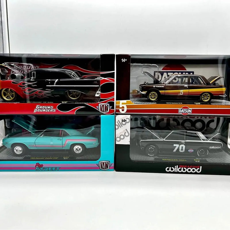 1:24 diecast car set in boxes, black/red and yellow/black Datsun styles
