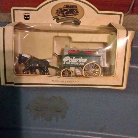 Diecast toy oil carriage model in retail box with clear plastic window