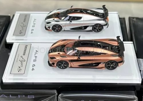 1:64 diecast sports car model set, one white and one rose copper