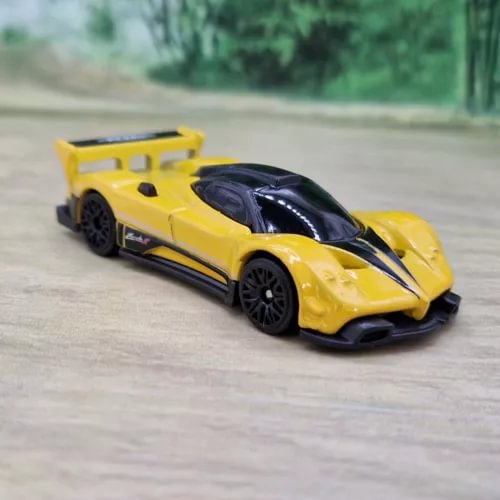 Hot Wheels Pagani Zonda R 1/64 diecast model car, yellow with black hood and stripes