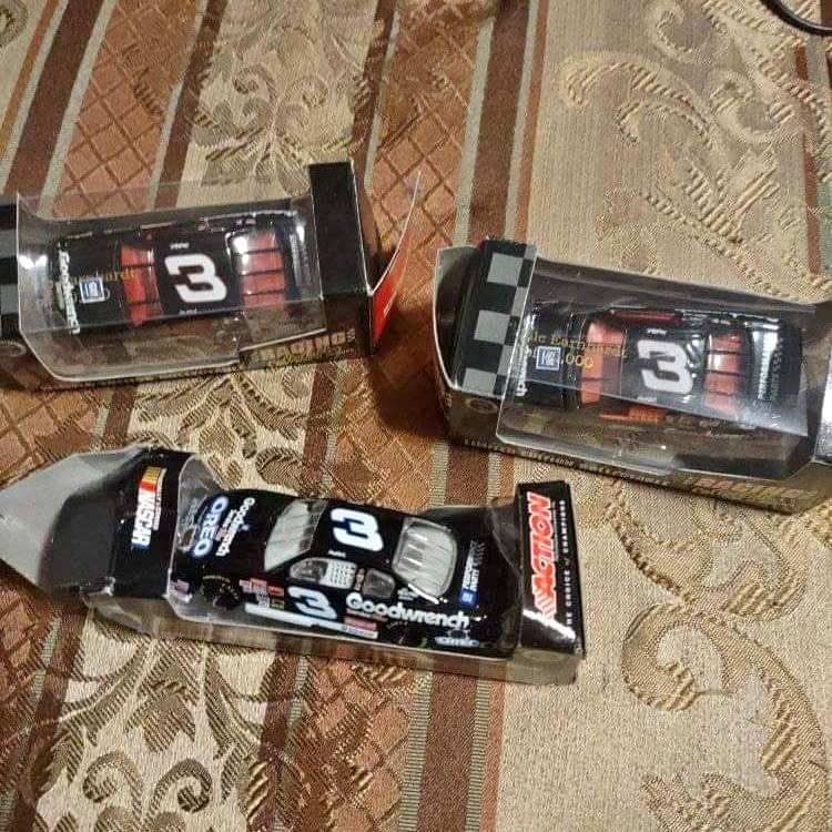 1/64 diecast race car with open box, black and red #3 details