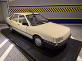 Renault 21 GTS White 1986 1:24 Scale With Base Beige Diecast Model Car Detailed Parts