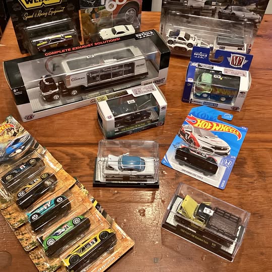 Diecast car model toys in blister boxes, including white M2 and blue Hot Wheels