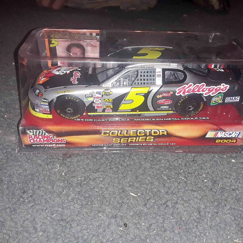 1:24 diecast NASCAR #5 Kellogg’s collector car in clear display case