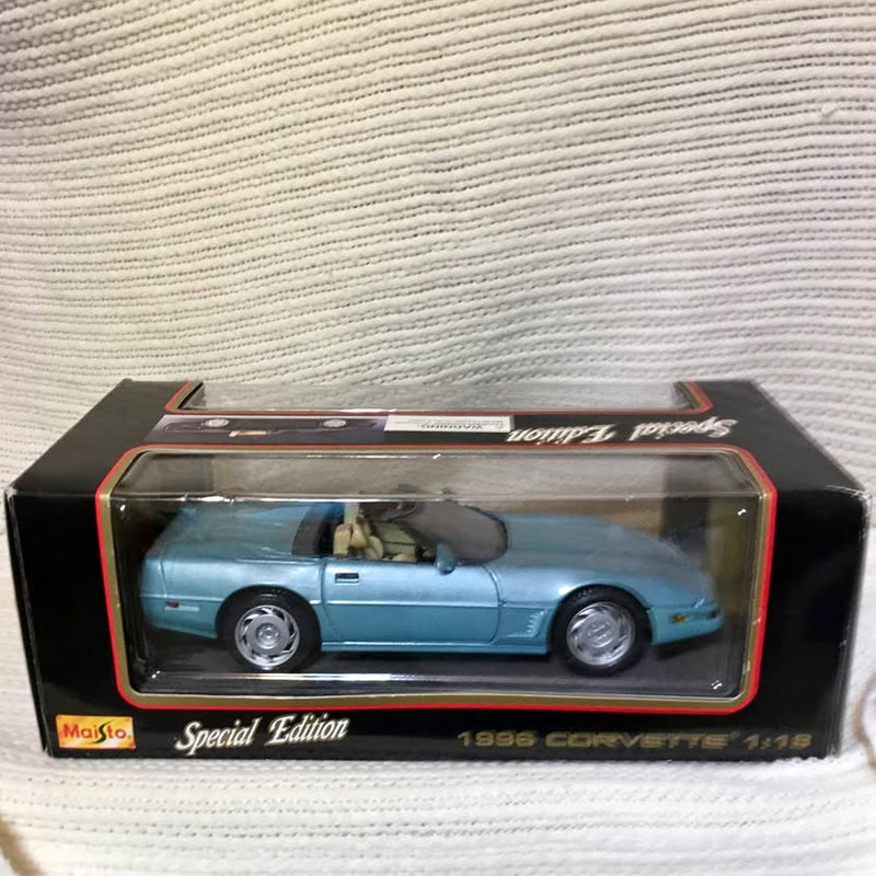 Maisto 1996 Corvette Chelsea AL diecast car in clear display box